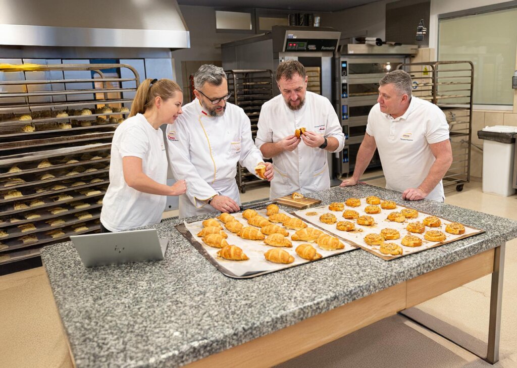 Grupa aplikacyjna podczas pracy na warsztatach technologicznych w Credin